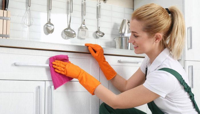 cleaning Kitchen Cabinets: The Do’s and Don’ts